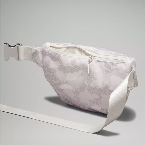 Lululemon City Adventurer Belt Bag 2.5L - Picture 7 of 8